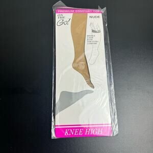 Vintage on The‎ Go Comfort Top Knee High Hosiery Nude Fits 8 1/2 -11 New